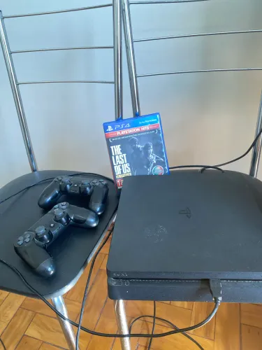 Ps4 slim 1 terabyte memória 2 controles originais + 1 jogo