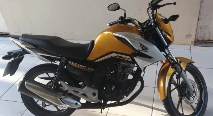 Titan 160.
