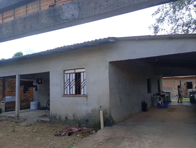 Casa grande com muita espaço vendo ou troco faço negócio também aceito proposta