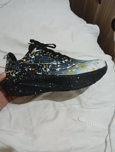 Tênis com  placa de carbono