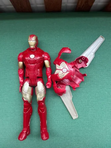 Boneco Homem de Ferro (Iron Man) com Acessório - Original/Usado