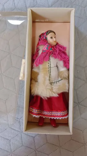 boneca russa de porcelana artesanal - colecionável, trajes tradicionais