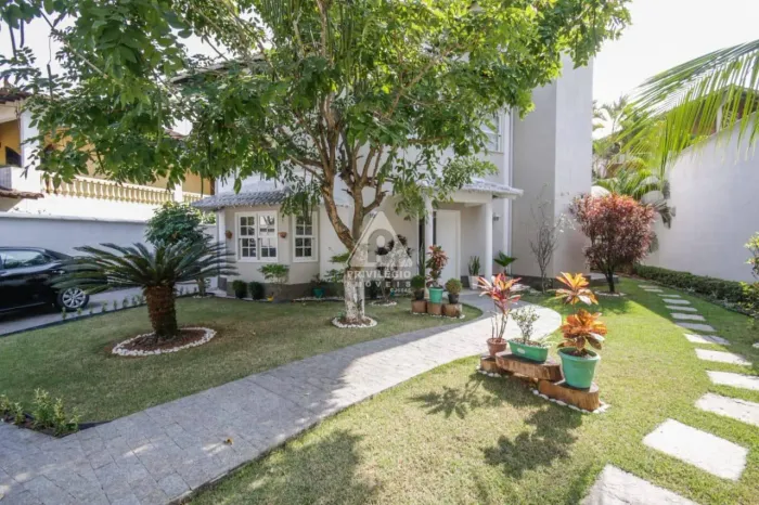 Casa residencial à venda na Barra da Tijuca, RJ 4 quartos, 6 banheiros, 2 vagas