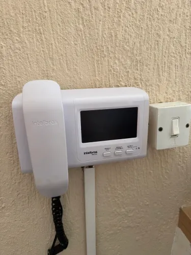 Porteiro eletrônico com câmera Intelbras