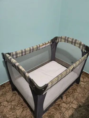 Chiqueirinho de bebê com colchão