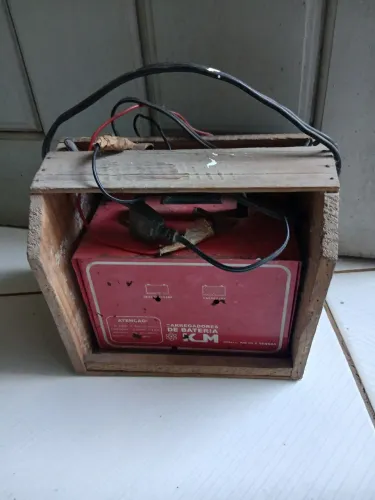 Carregador de bateria de carro