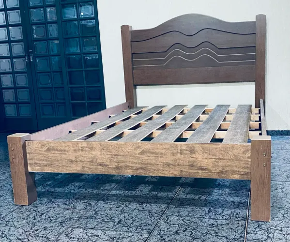 CAMA DE CASAL EM PERFEITO ESTADO