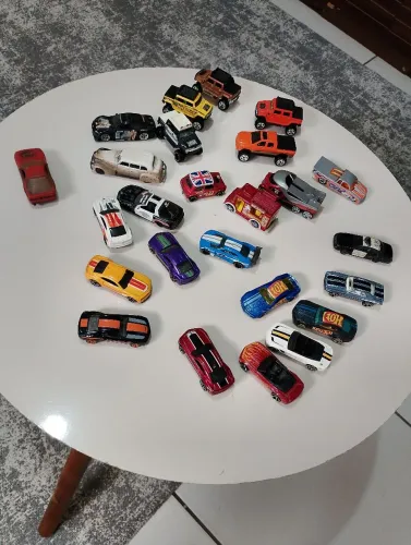 Coleção de miniaturas Hotwheels. Camaros, etc. Ver descrição.