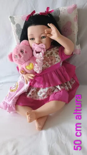 Boneca estilo REBORN pesadinha com corpo de tecido, cabeça e membros em vinil