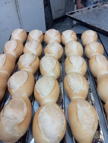PADEIRO E CONFEITEIRO.