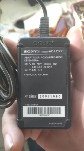 Adaptador AC / Carregador de Bateria Sony,AC-L200C (compatível c varias filmadoras Sony)