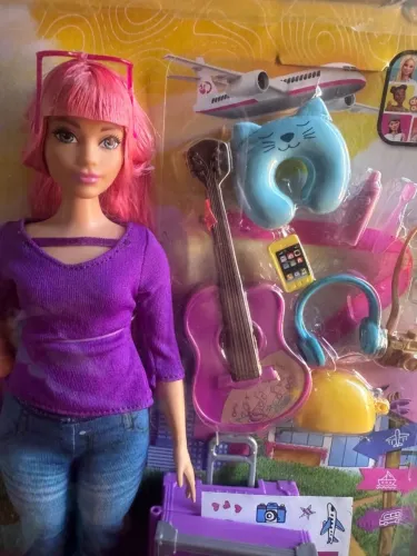 Boneca Barbie Daisy Viajante 2020
