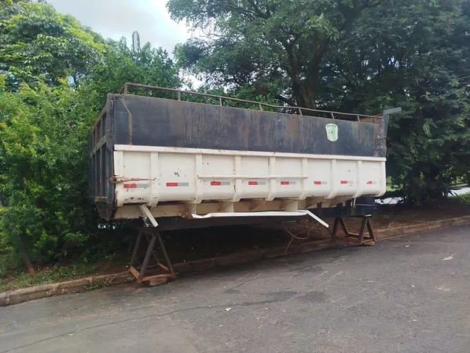 Caçamba basculante truck 