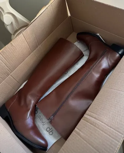 BOTA MONTARIA - ESTILO E ELEGÂNCIA!