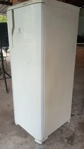 Geladeira Electroluxx Frost Free toda blz ZAP 86 9  *