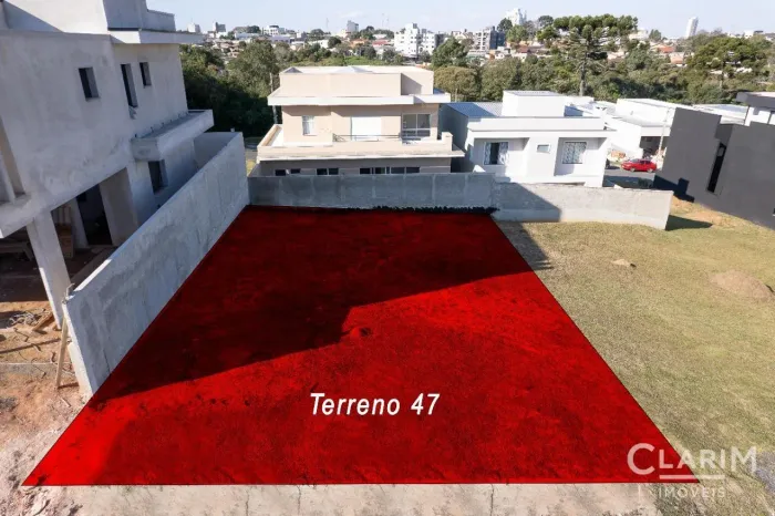 Terreno em condomínio fechado, com 271m²