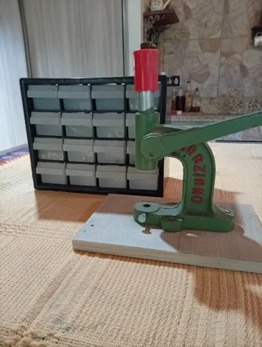 Balancim Graziano N° 9 com kit matrizes, caixa plástica com rebites e ilhoses.