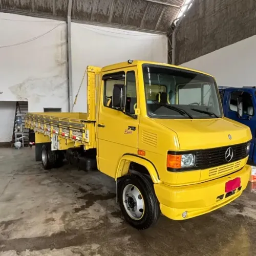 CAMINHÃO MERCEDEZ 710 ANO 2009