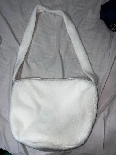 Bolsa tiracolo de pelúcia branca