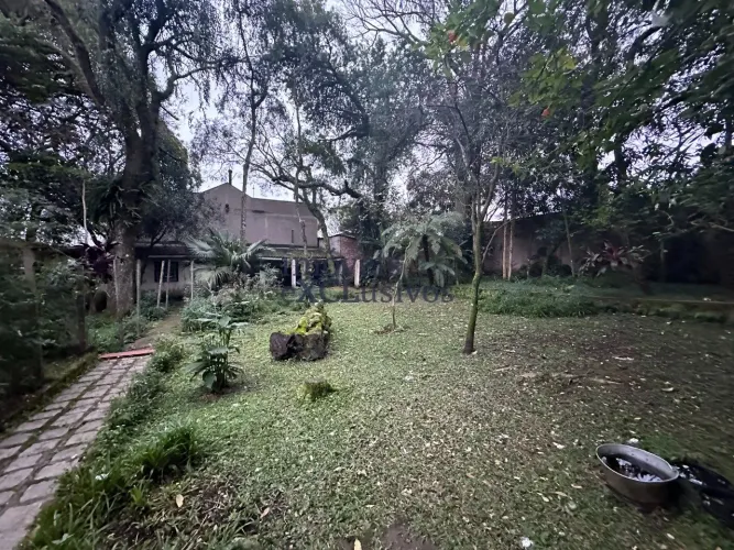 Terreno de 3.200m² em localização privilegiada em Curitiba.