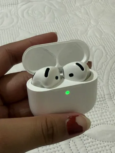 AirPods 4
