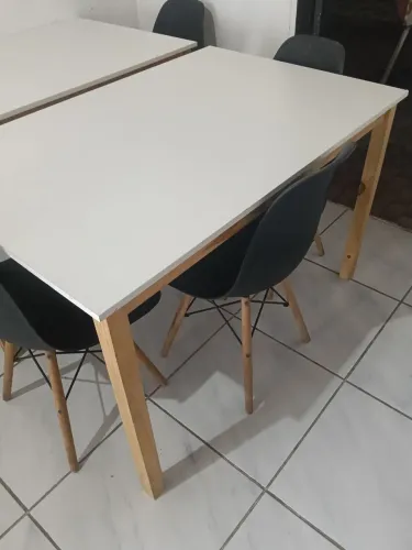Mesa Fórmica/Pinus 165 x 70 Com Cadeira Eifel Semi Nova.