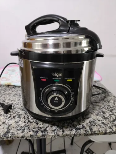 Panela de pressão elétrica Elgin Nova na caixa 4 litros 840w.