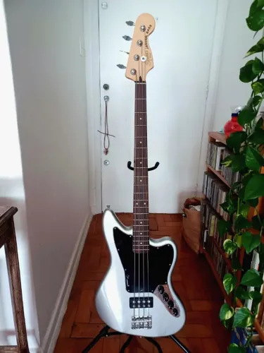 Baixo ativo Squier Vintage Modified Jaguar HB Silver