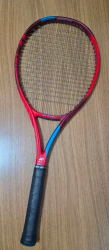 Raquete de tenis yonex vcore 100