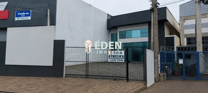 Prédio Comercial com 300 metros quadrados, 5 banheiros, área de serviço, para Venda ou Loc
