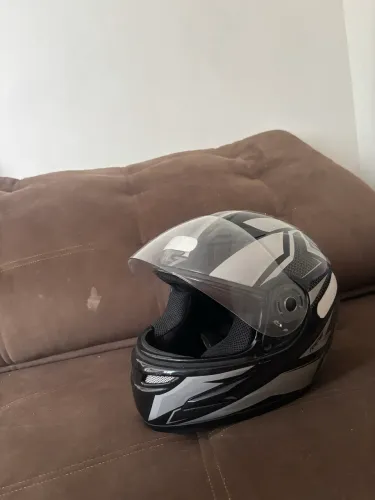 Capacete semi novo e ótimo para uso diário
