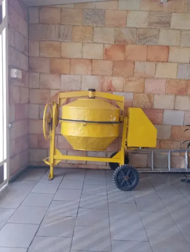 Betoneira Menegotti -400 litros,motor monofásico.Usada.