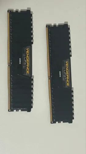 Memória ram 8x2 corsair 2400mhz VENGEANCE