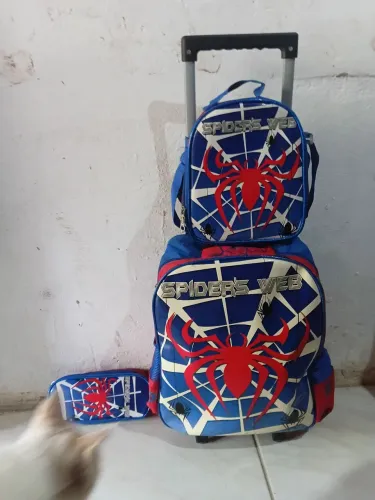 Kit bolsa escolar usado poucas vezes todo perfeito ta praticamente novo ainda