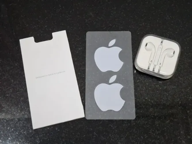 Fone Apple iPhone (com fio, entrada P2) - Original e novo