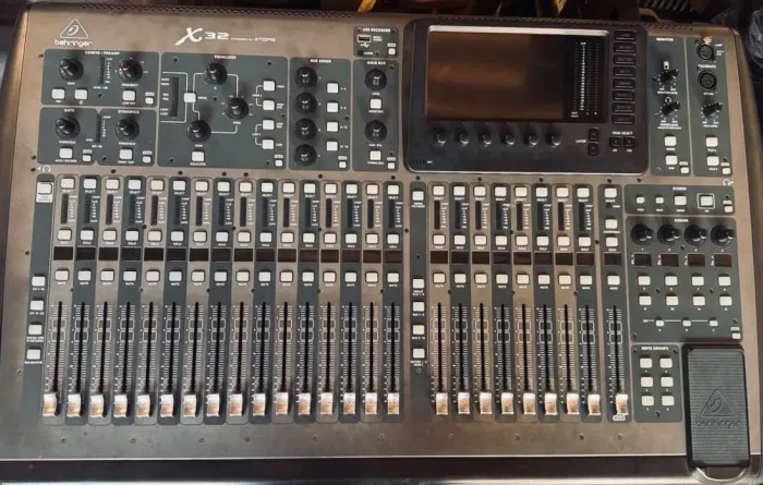 Mesa de Som Digital Behringer X32