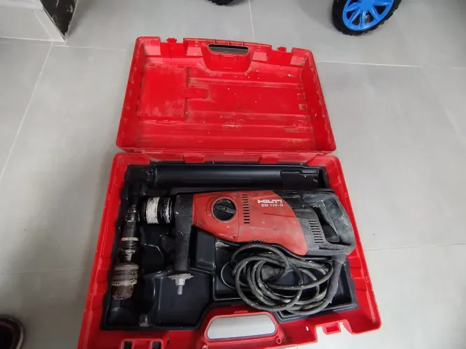 Vende-se essa perfuratriz diamantada D 100D