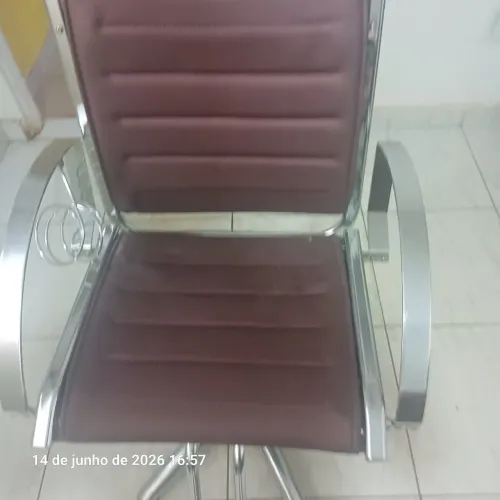 CADEIRA GIRATORIA PARA SALÃO E PROCEDIMENTOS ESTETICOS