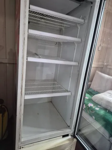 Vendo freezer Kibon ou troco por carretinha de carro. Interessados chamar no privado!