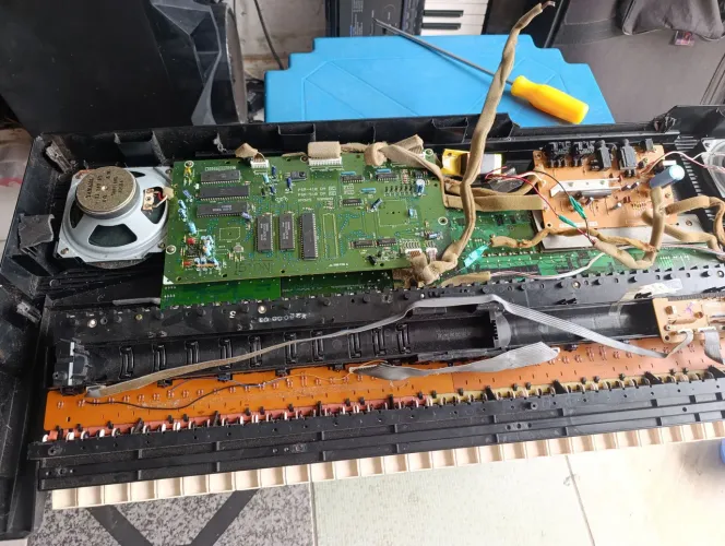 Conserto de trilhas réguas de teclados profissional Yamaha