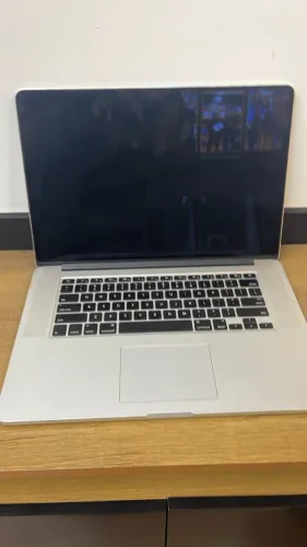Macbook Pro 2015 15,4" - BOTGAMES