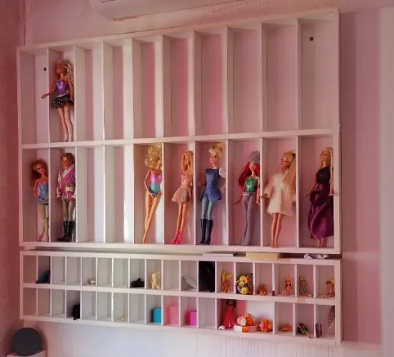 Nicho de boneca Barbie e polly