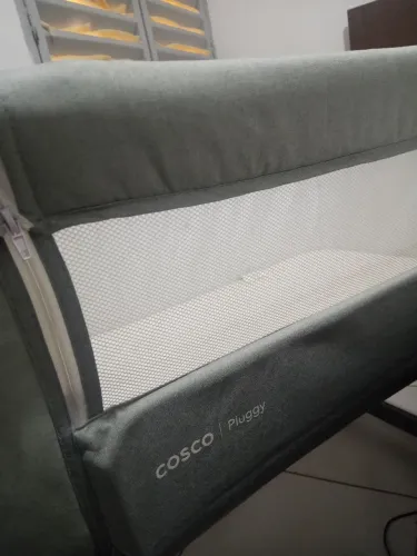 Berço Cosco pluggy cor cinza