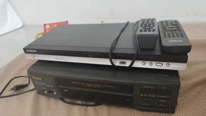 Vídeo cassete e dvd... ambos funcionando