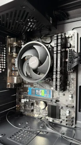 PC Desktop CPU AMD Ryzen 3 3200G RAM 16GB SSD 240GB NVME