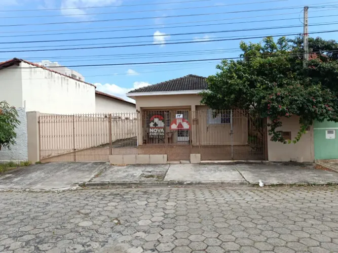 Casa com Edícula e Piscina à Venda no Jardim Flórida em Jacareí