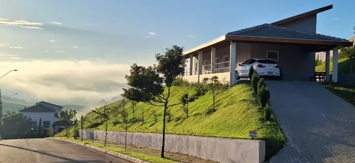 Casa em terreno de 1000 m² condomínio fechado sjc