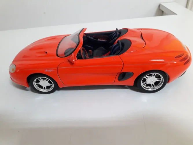 MINIATURA MUSTANG MACH III 1:18 