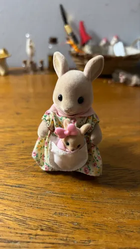 Mãe e bebê rn canguru sylvanian families