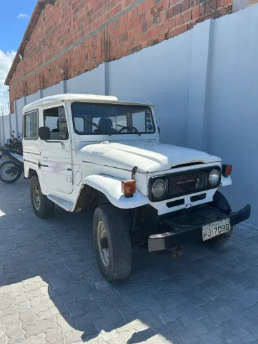 Toyota Band.Jipe Cap.de Aço Chas. Curto Diesel 1988